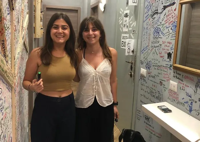 Gloria ميلان